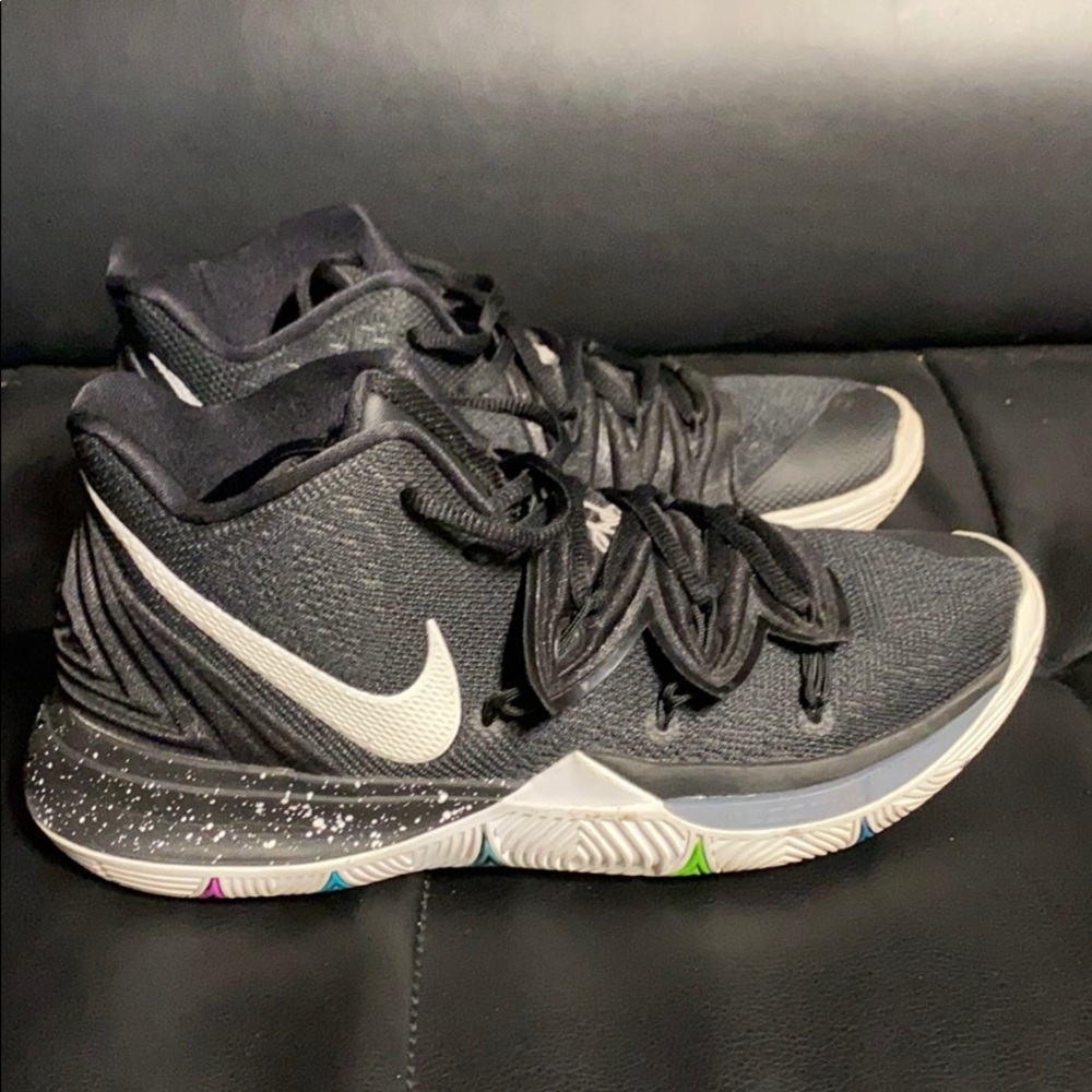 Kyrie 5 Black Magic